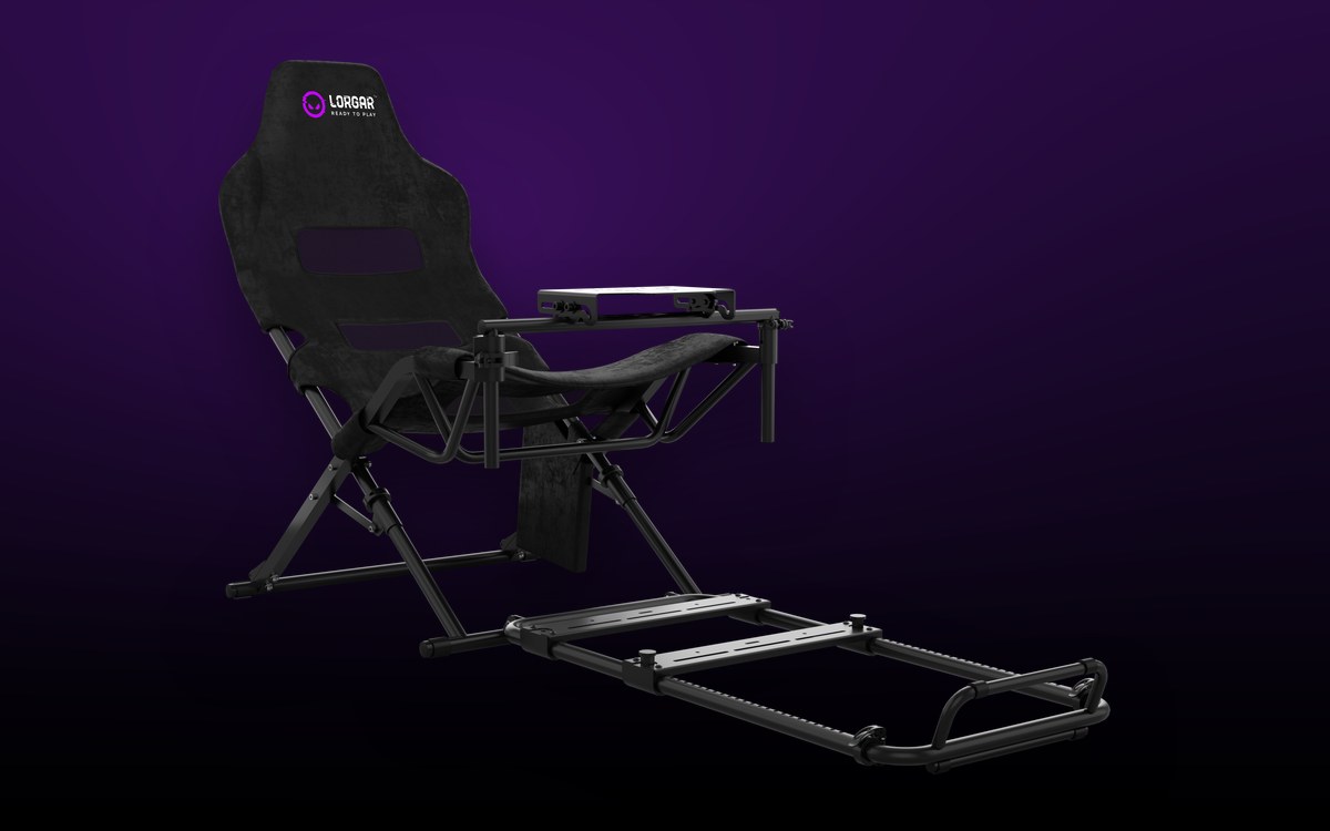 Kokpit LORGAR Sim Racing Flex w ujęciu bocznym: rama, fotel, deska pod kierownicę i wysuwane szyny pedałów